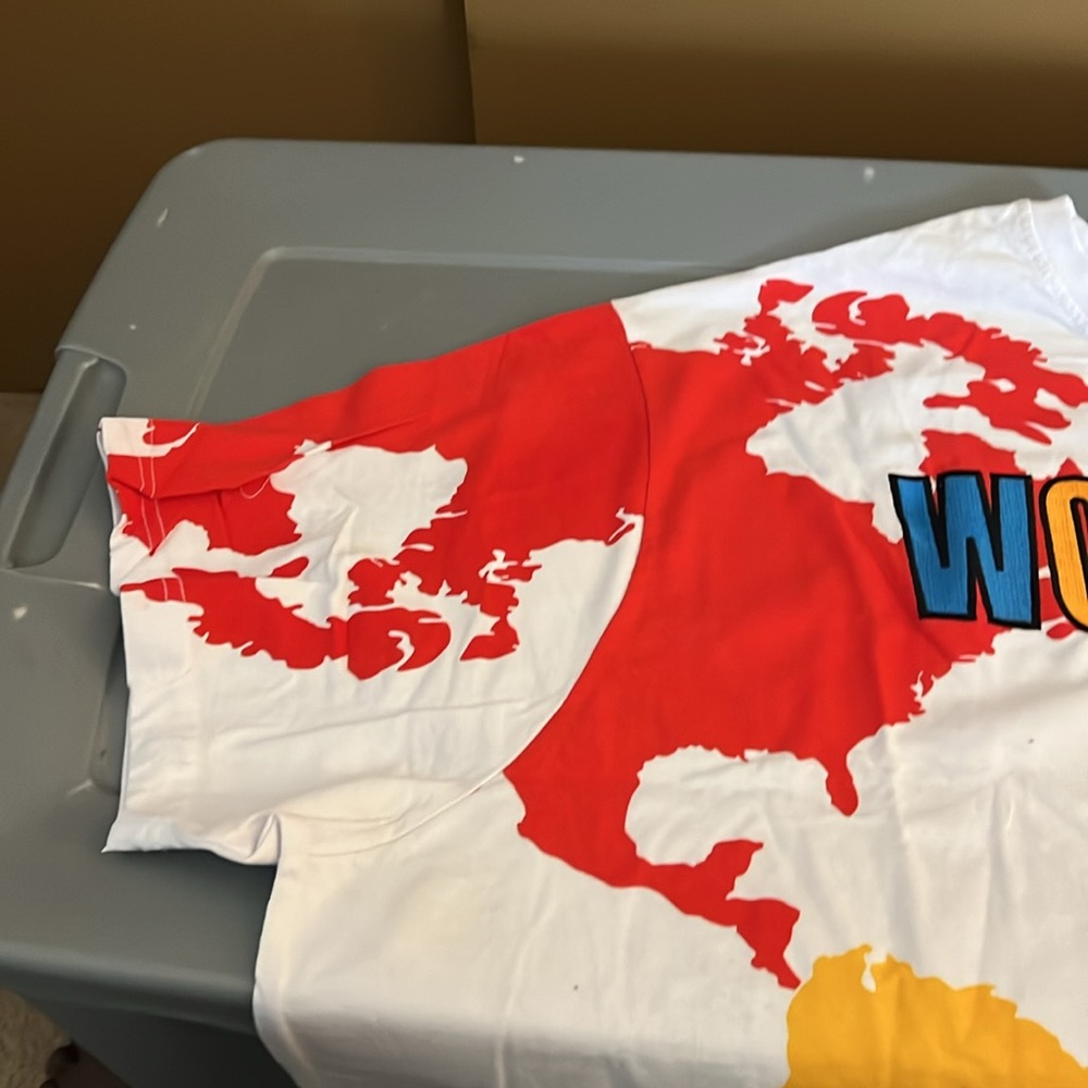 Colorful Worldwide Graphic T-Shirt size 6X made by EVOLUTION brand - Picture 4 of 6